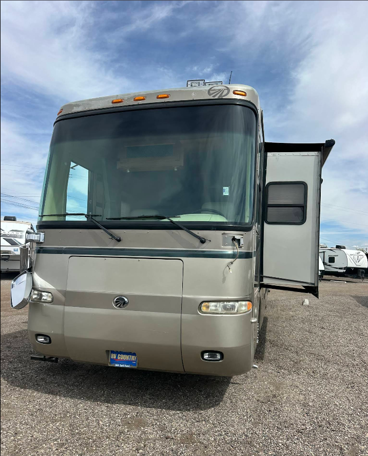 Mobile RV windshield replacement on location in the Phoenix Valley